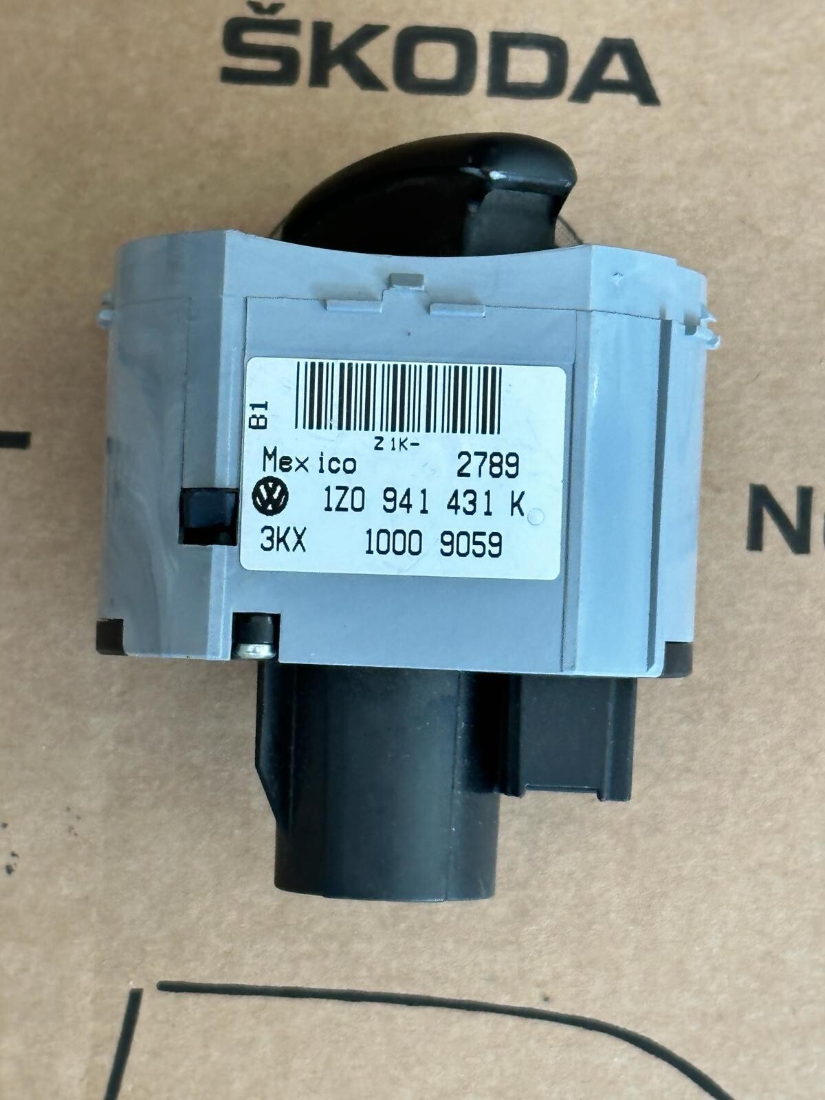 SKODA OCTAVIA LICHTSCHALTER HAUPTLICHT SCHALTER HAUPTLICHT 1Z0941431K ORIG.NEU - Obrázek 3