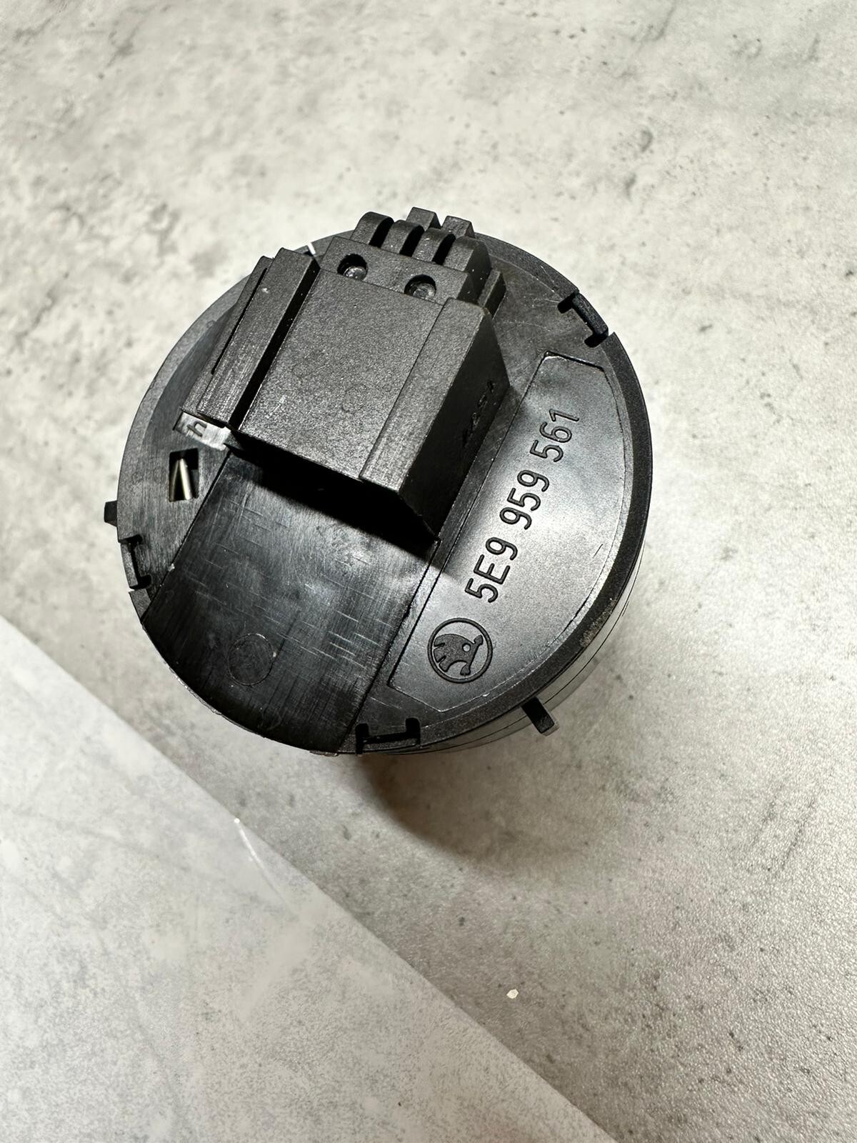 SKODA OCTAVIA STEUERSCHALTER FÜR EURASISCHEN SCHIEBEDACHKNOPF 5E9959561 ORIG.NEU - Obrázek 3