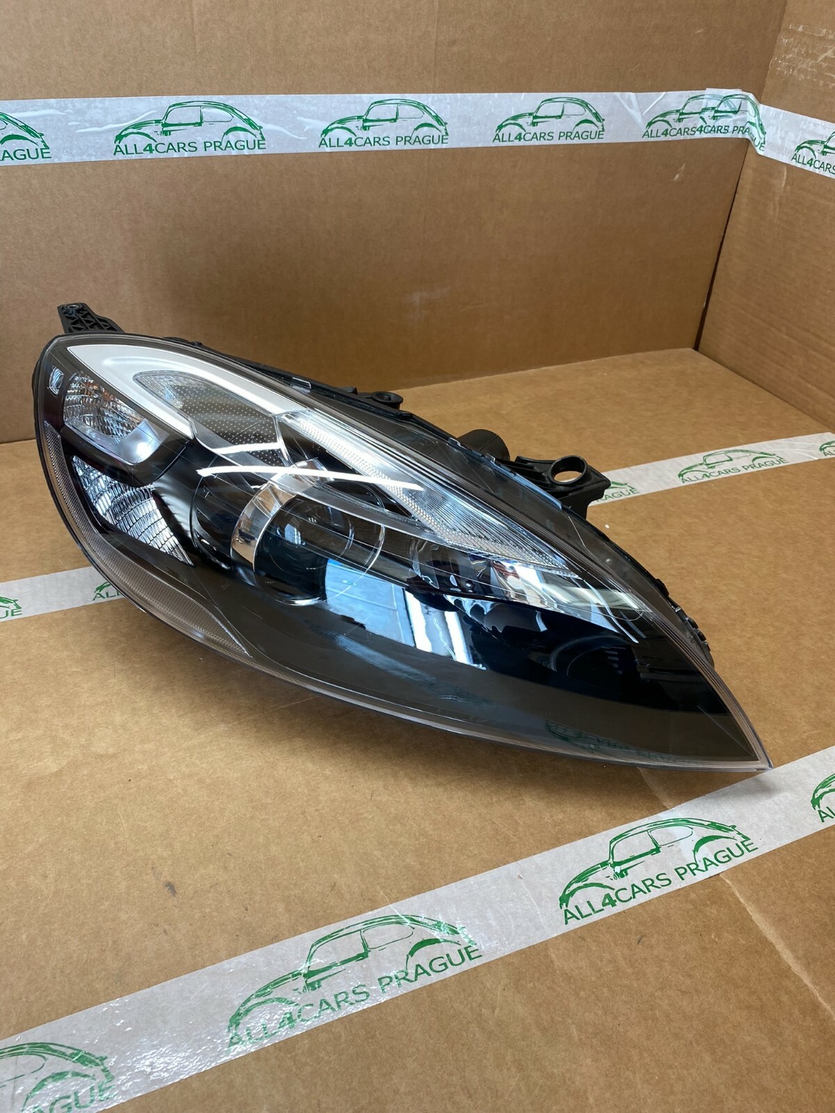 VOLVO V40 31420010 RECHTS FRONTSCHEINWERFER SCHEINWERFER HEADLIGHT RHD ORIG.NEU!