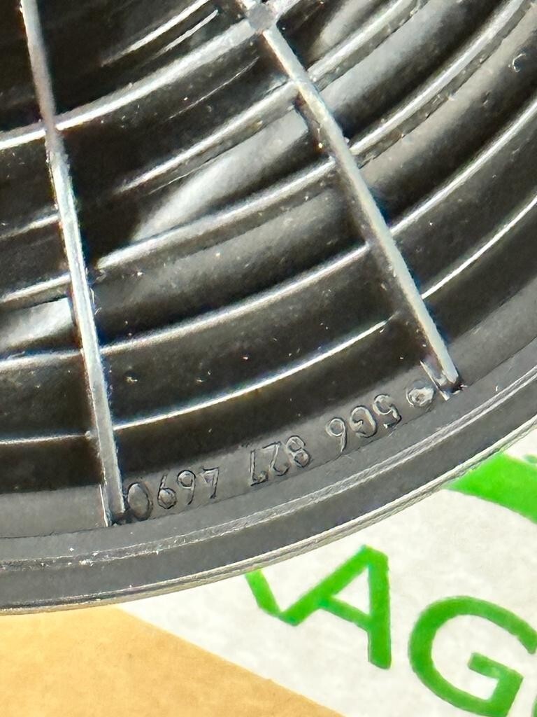 VW GOLF HECKKLAPPENÖFFNER LOGO VW 5G6827469C DEMONT VOM TEST WAGEN FAST NEU ORIG - Obrázek 8