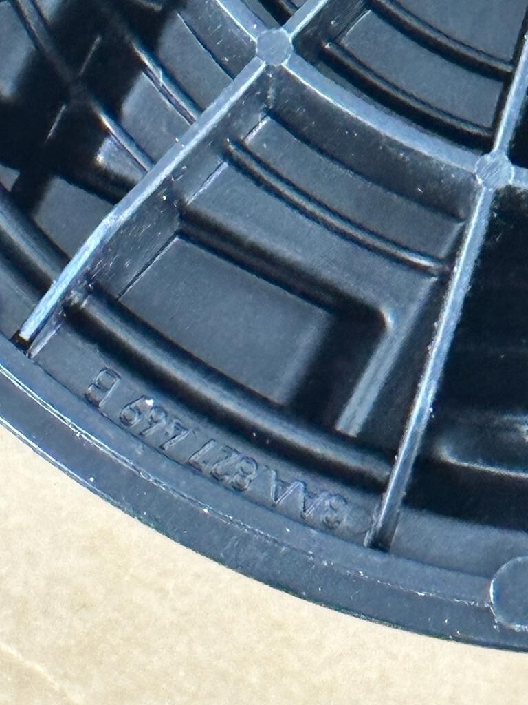 VW GOLF HECKKLAPPENÖFFNER LOGO VW 5G6827469C DEMONT VOM TEST WAGEN FAST NEU ORIG - Obrázek 9