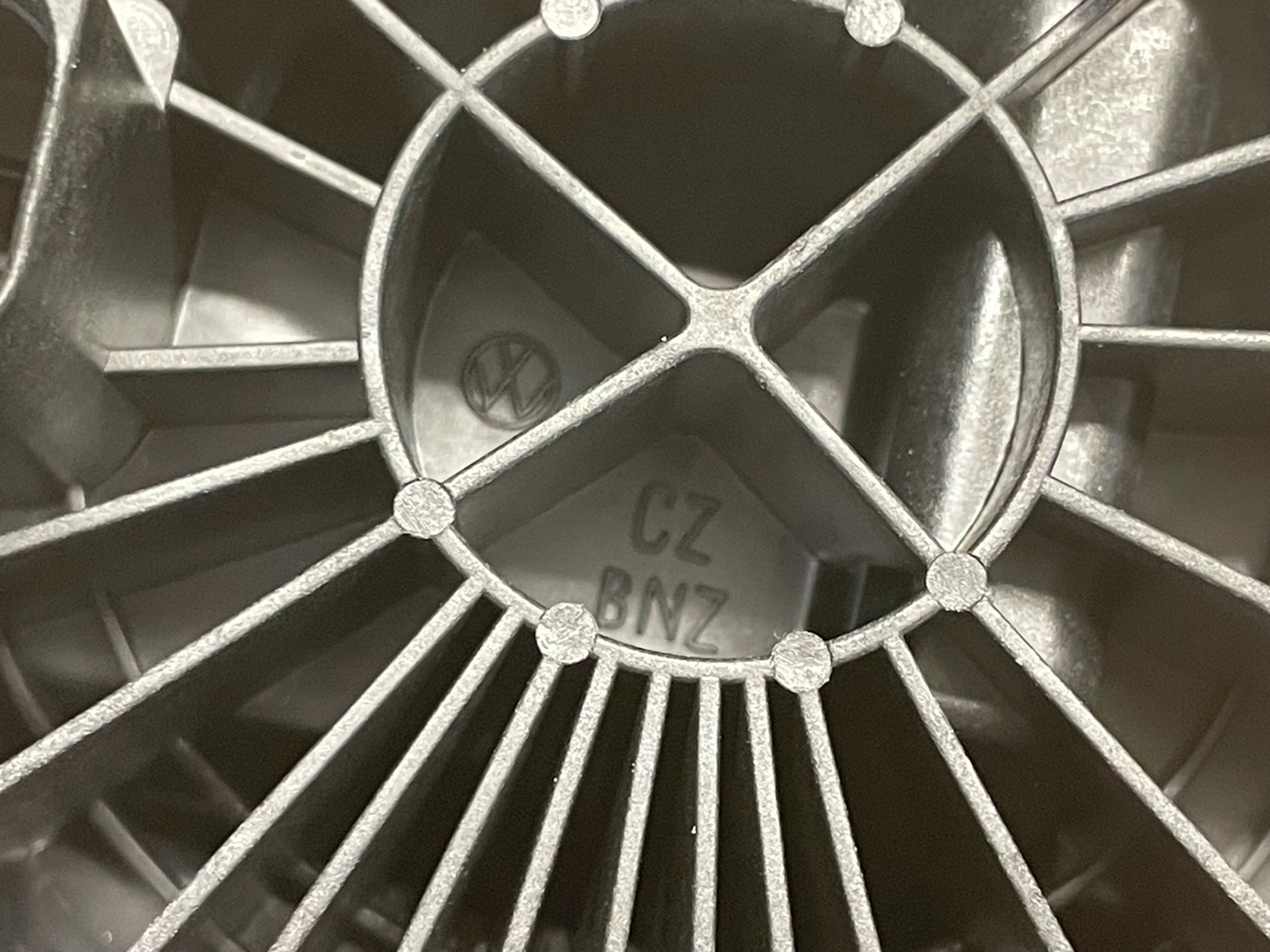 VW PASSAT ARTEON GOLF SPORTSVAN HECKKLAPPENÖFFNER LOGO 510827469 NEU VW ORIGINAL - Obrázek 20