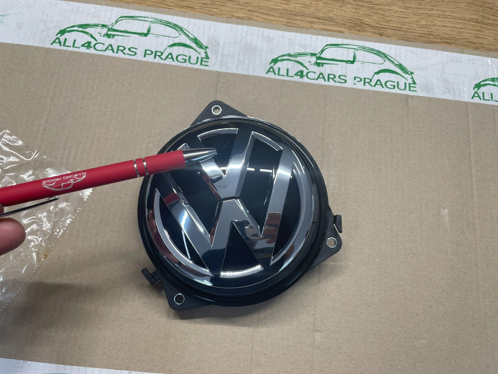 VW PASSAT ARTEON GOLF SPORTSVAN HECKKLAPPENÖFFNER LOGO 510827469 NEU VW ORIGINAL - Obrázek 9