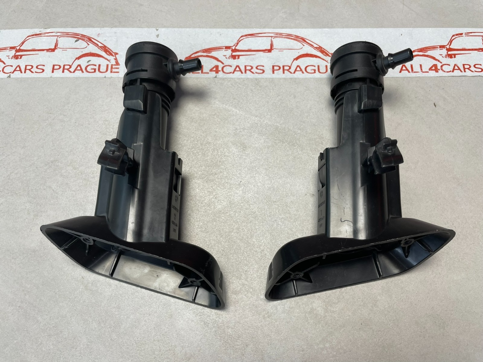 VW TOUAREG 7P HEADLIGHT WASHERS L+R 7P6955103A 7P6955104A 7P6807941 7P6807942