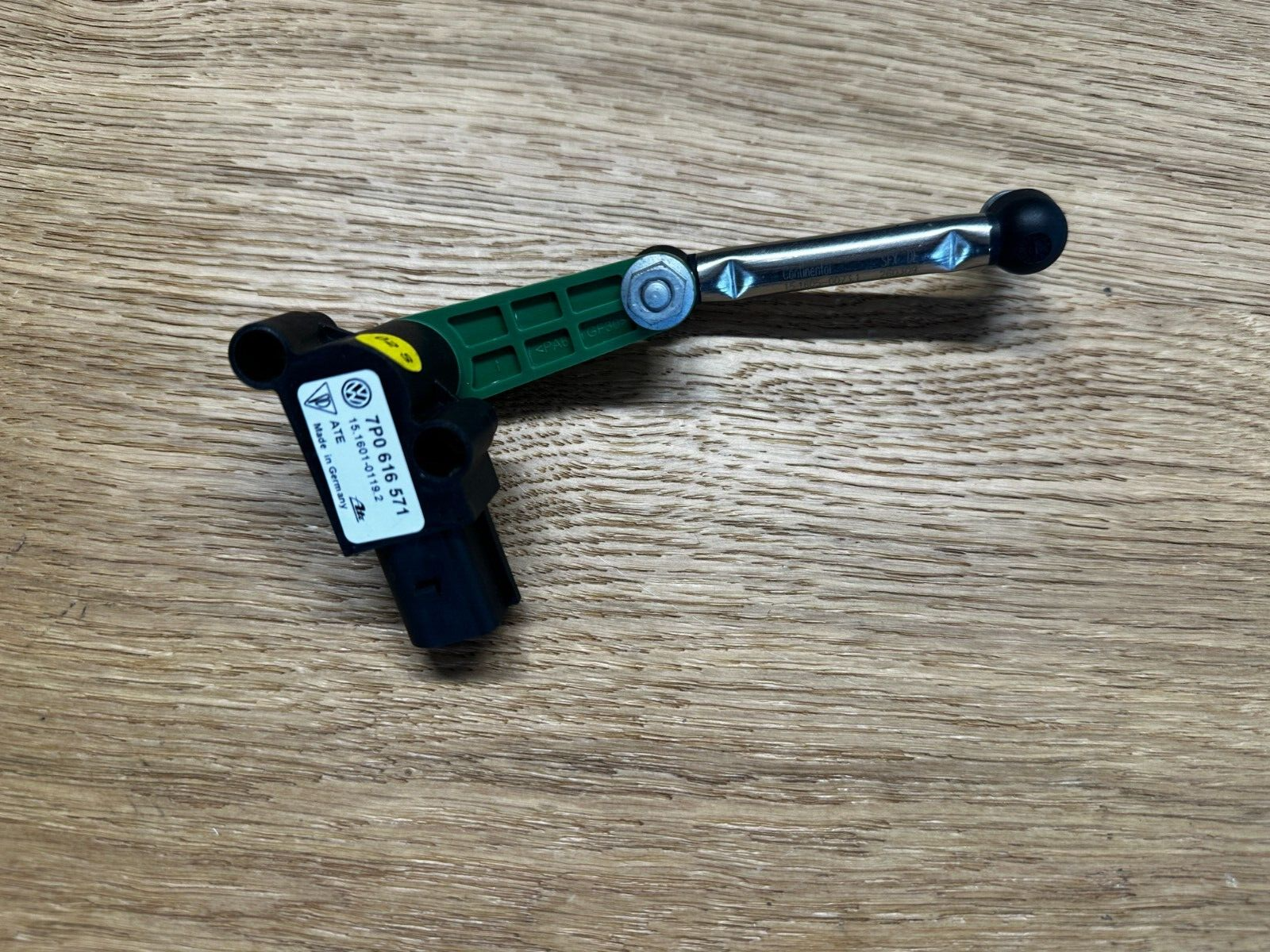 VW TOUAREG NIVEAUSENSOR MIT GESTÄNGE 7P0616571 Fast Neu demont v Test Wagen ORIG - Obrázek 9