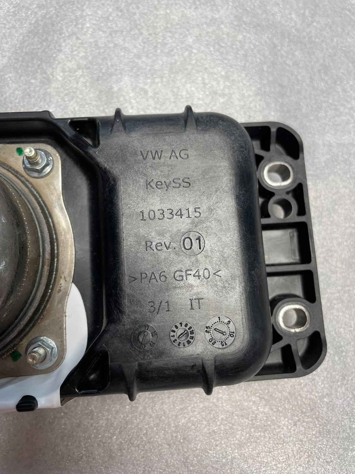 VW TRANSPORTER CADDY ARMATURENBRETT SCHUTZ 7E0880204E = 7E0880204F = 7E0880204G - Obrázek 16