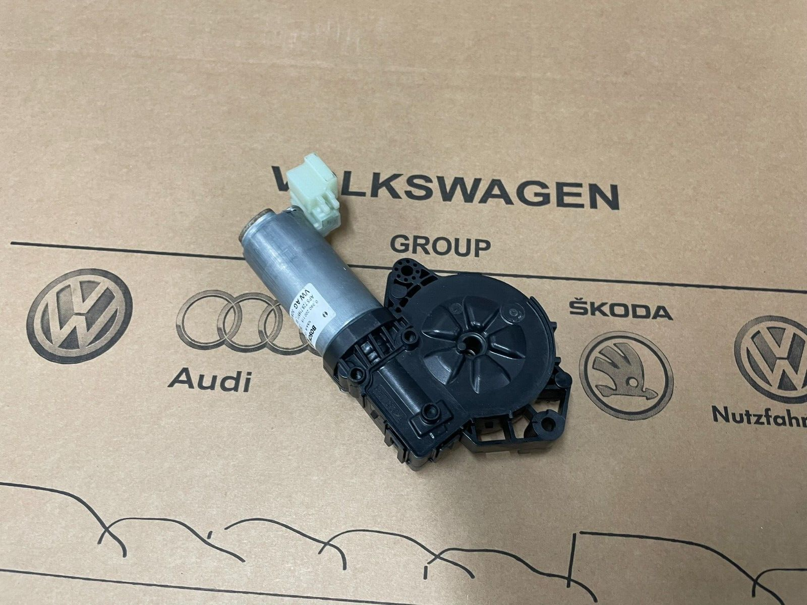 3G9877795D VOLKSWAGEN PASSAT B8 3G VORN SCHIEBEDACH MOTOR 3G9877795D Fast Neu... - Obrázek 8