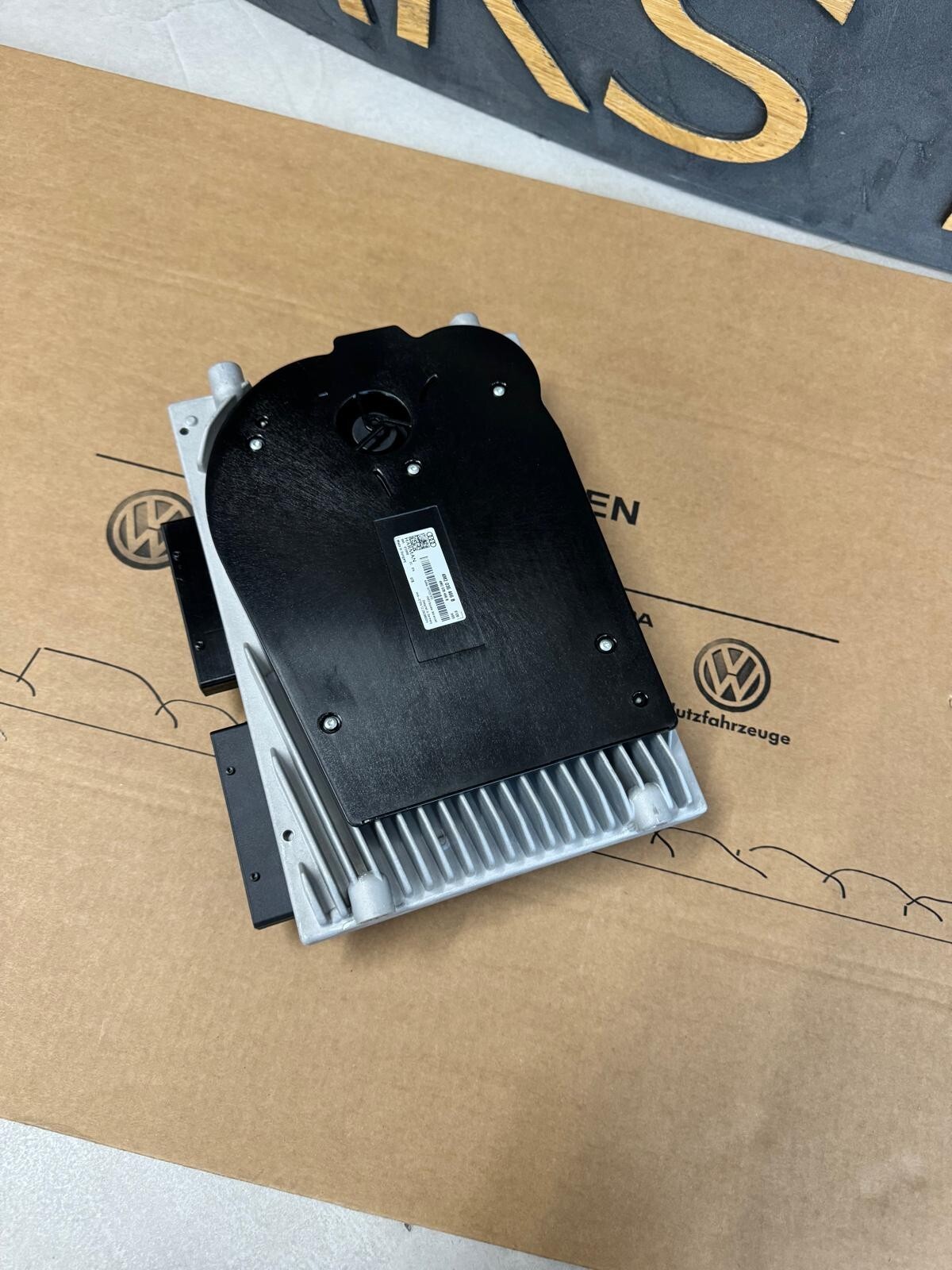 4M2035466B AUDI - BENTLEY AUDIO VERSTÄRKER SOUND AMPLIFIER 4M2035466B ORIG.NEU!