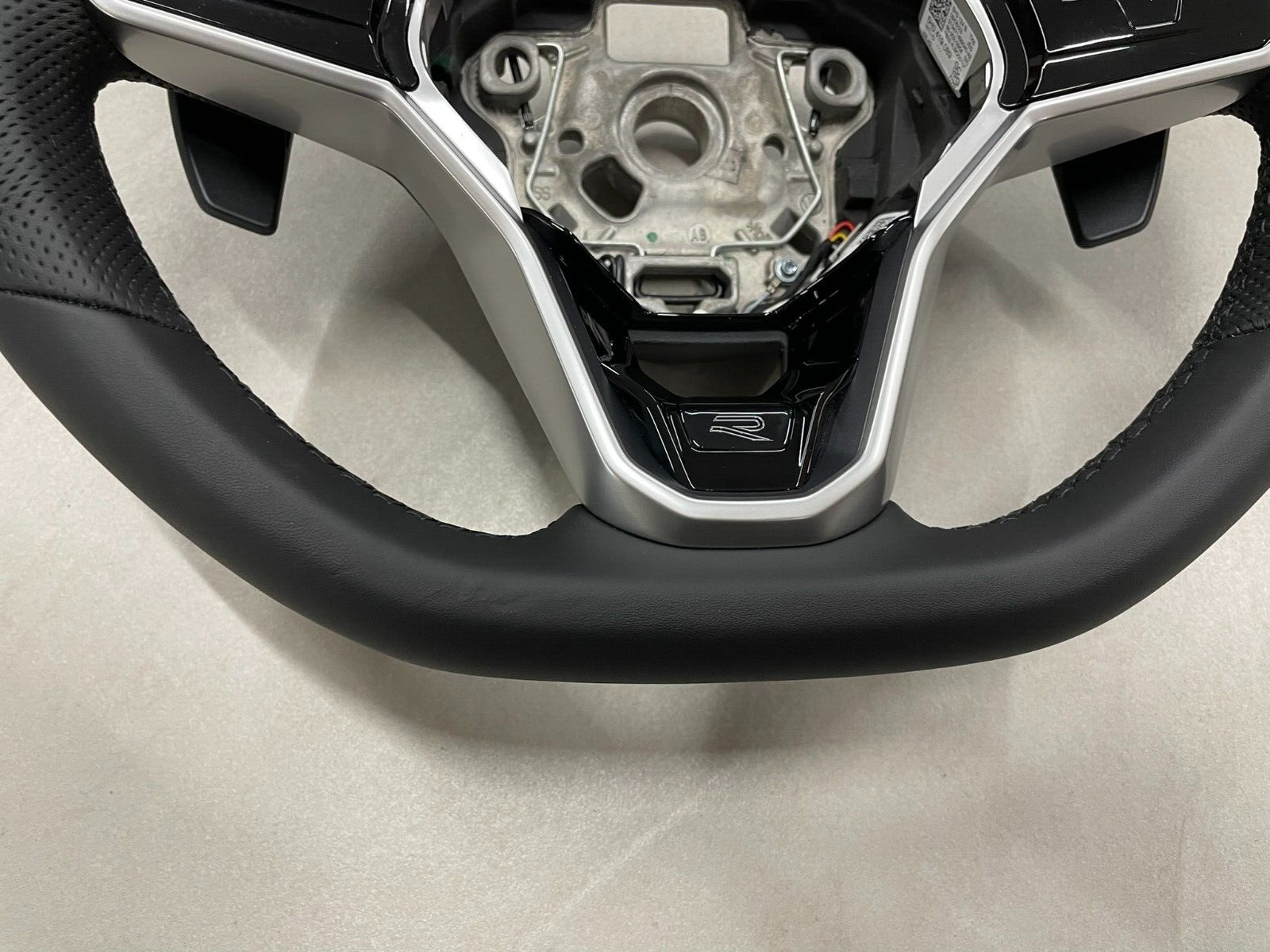 5H0419089GC VW LENKRAD SPORT R LOGO ABGEFLACHT GELOCHT VW ARTEON TIGUAN GOLF ... - Obrázek 21