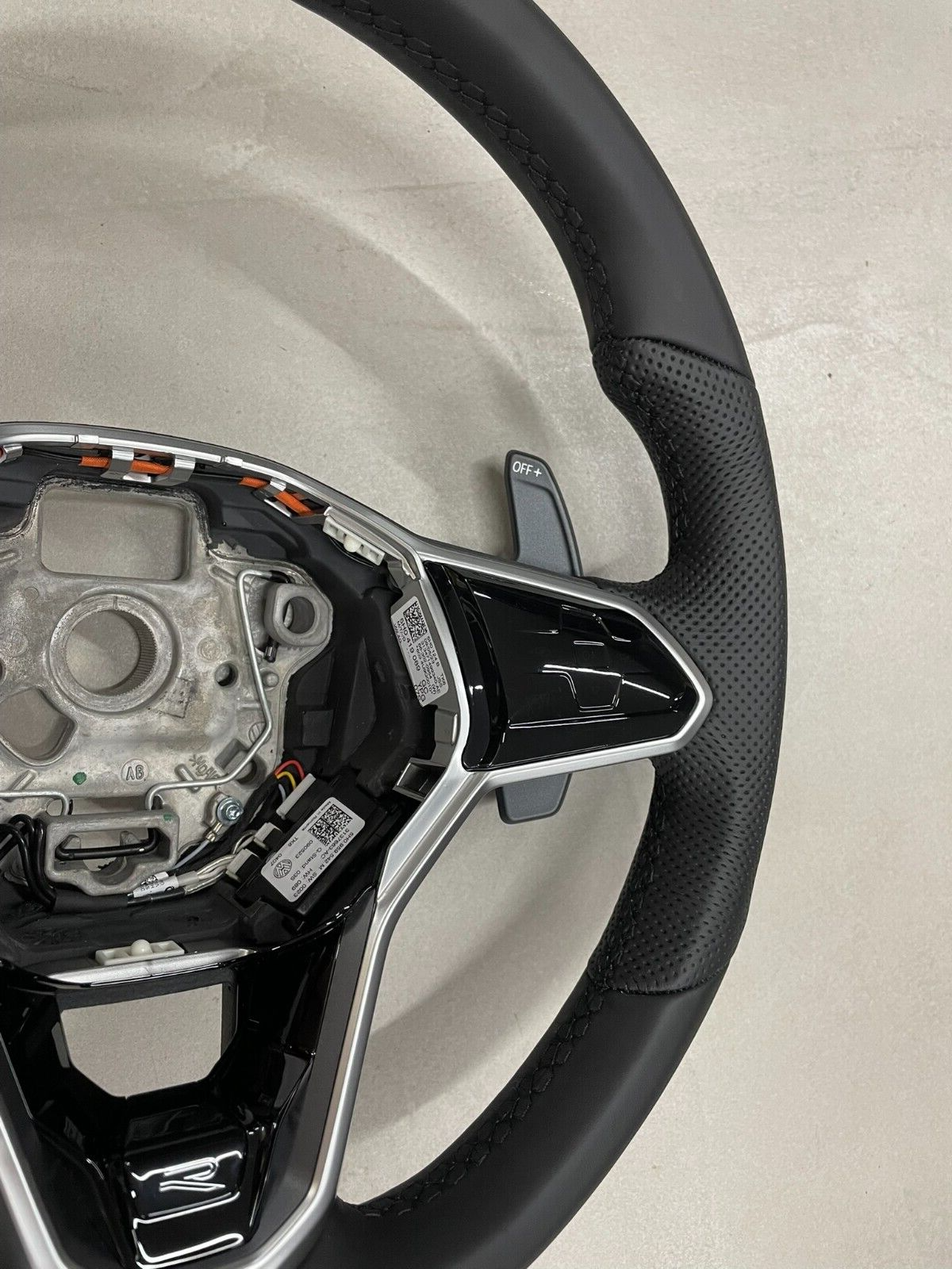 5H0419089GC VW LENKRAD SPORT R LOGO ABGEFLACHT GELOCHT VW ARTEON TIGUAN GOLF ... - Obrázek 7