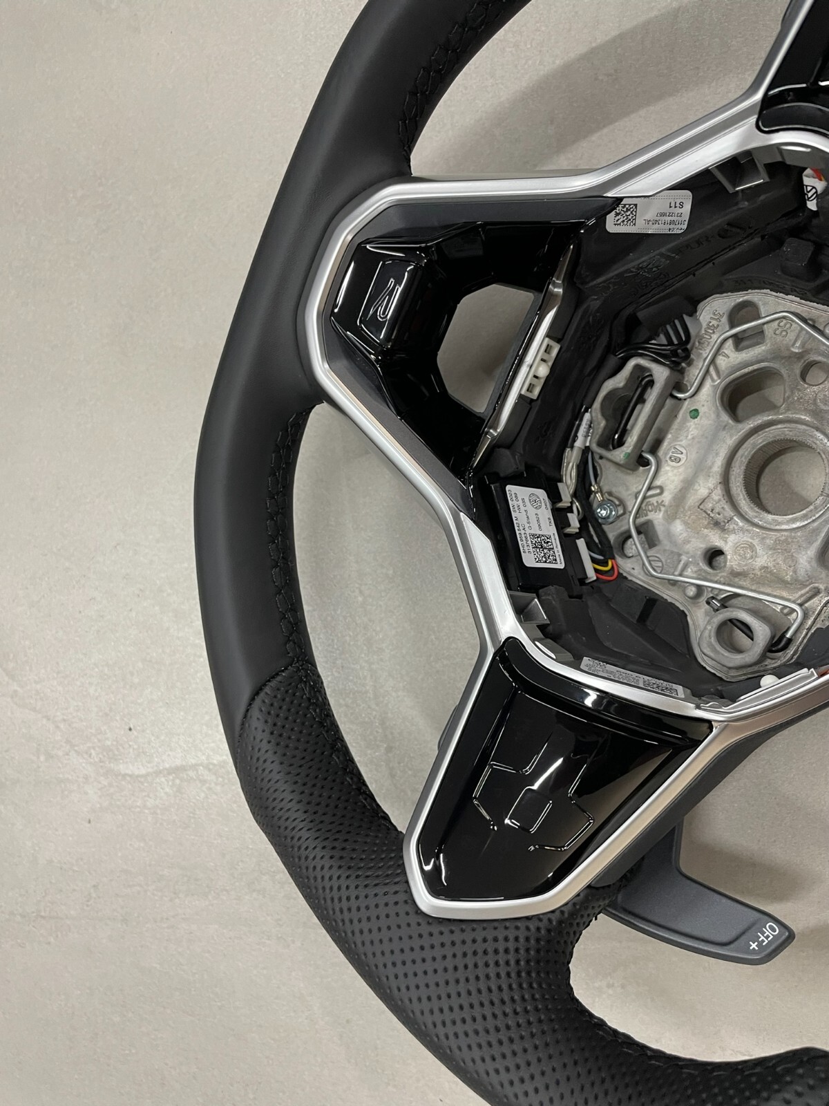 5H0419089GC VW LENKRAD SPORT R LOGO ABGEFLACHT GELOCHT VW ARTEON TIGUAN GOLF ... - Obrázek 8