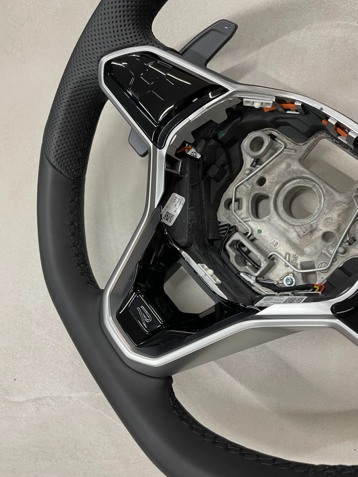 5H0419089GC VW LENKRAD SPORT R LOGO ABGEFLACHT GELOCHT VW ARTEON TIGUAN GOLF ... - Obrázek 9