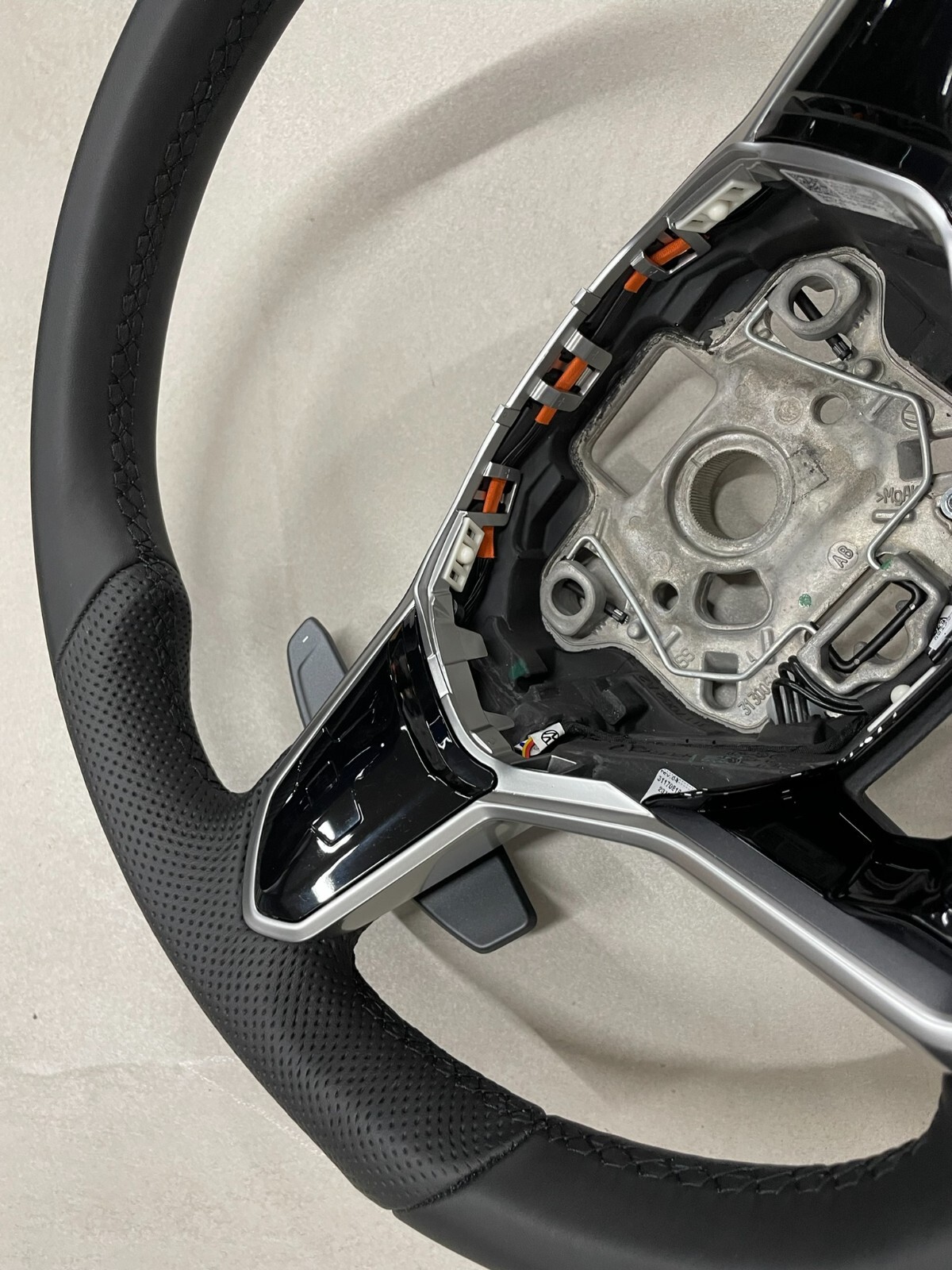 5H0419089GC VW LENKRAD SPORT R LOGO ABGEFLACHT GELOCHT VW ARTEON TIGUAN GOLF ... - Obrázek 10