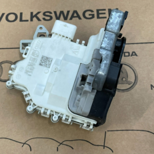 8J1837016F AUDI VW PORSCHE TÜRSCHLOSS VORN RECHTS 8J1837016F Fast Neu Test Car..