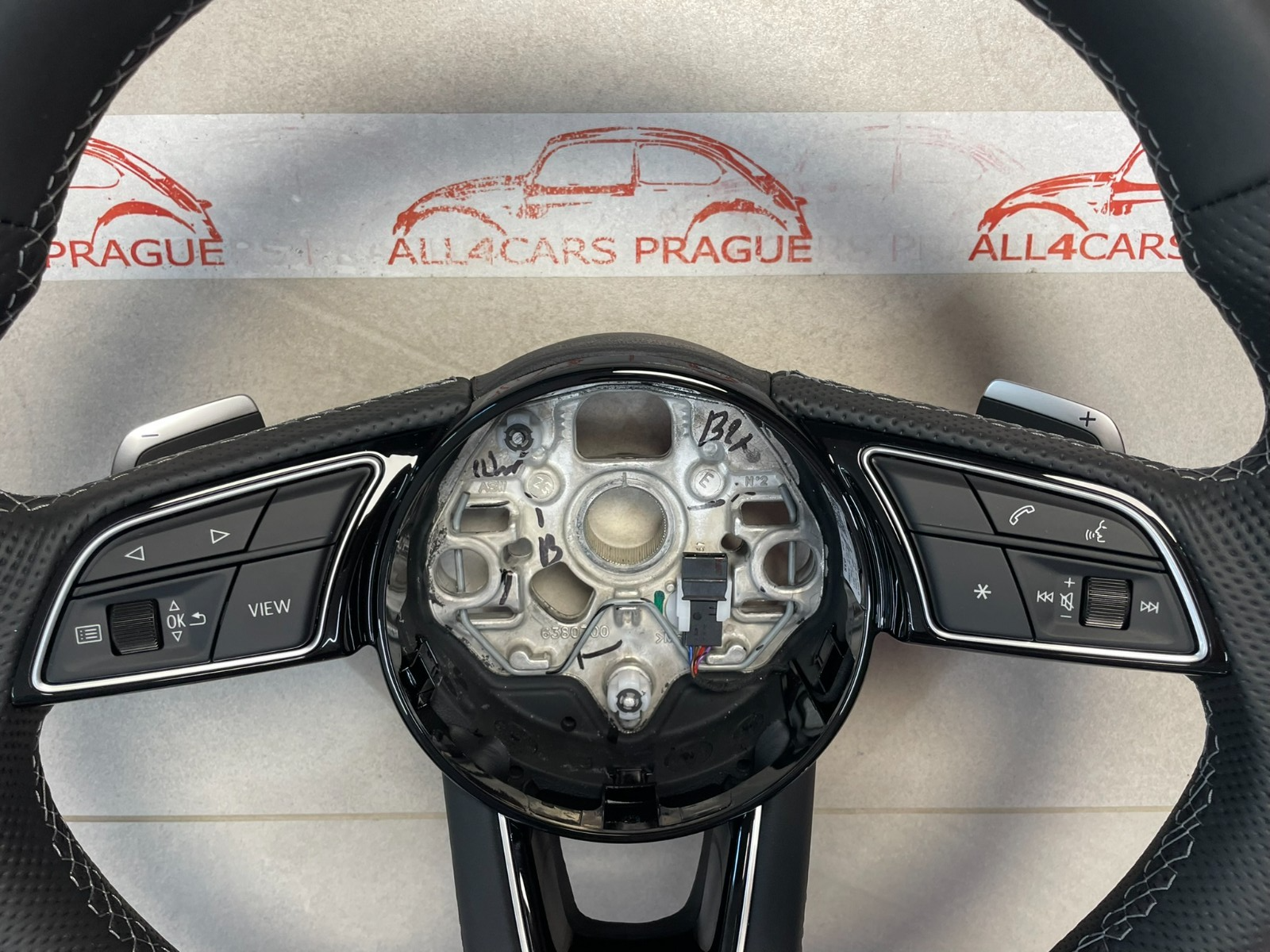 AUDI A3 S3 8Y LENKRAD SPORT ABGEFLACHT GELOCHT SCHALTWIPPEN 8Y0419091Q ORIG NEU - Obrázek 3