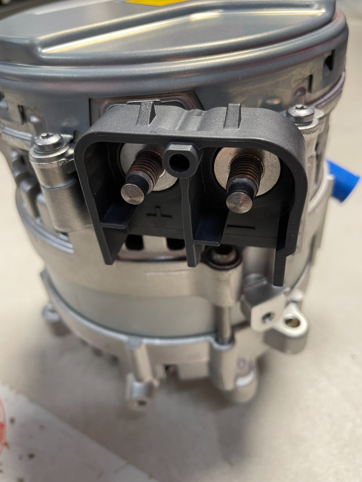 AUDI RS3 , AUDI Q3 , AUDI A3 STARTER WASSERGEKÜHLT GENERATOR 05E903019K ORIG.NEU - Obrázek 13