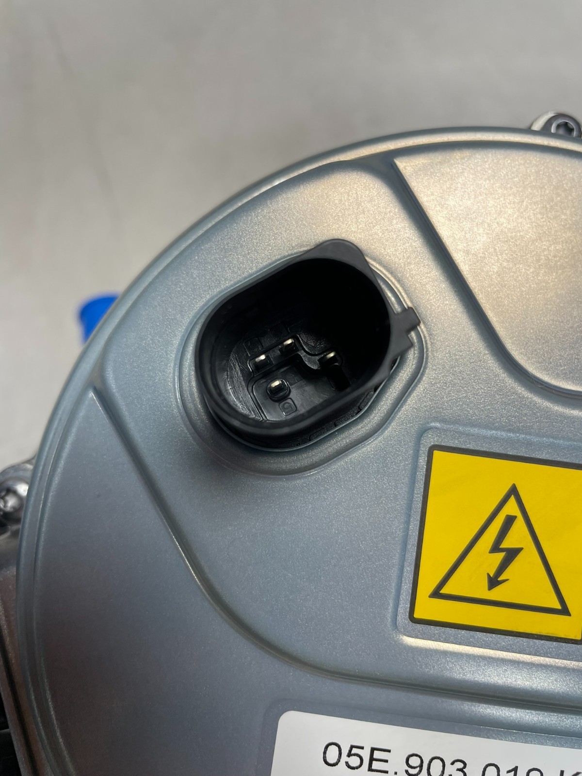 AUDI RS3 , AUDI Q3 , AUDI A3 STARTER WASSERGEKÜHLT GENERATOR 05E903019K ORIG.NEU - Obrázek 15