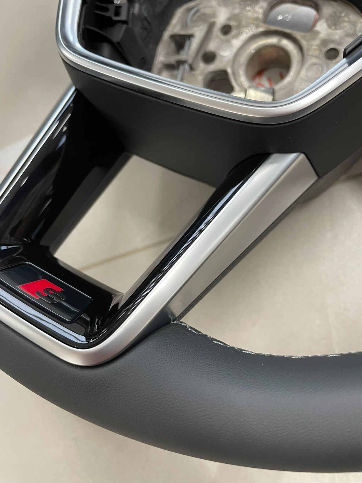 AUDI S6,A6,A7,A8 C8 SPORT LEDER LENKRAD S GELOCHT - Fast Neu-Dem v Neu Wagen... - Obrázek 8