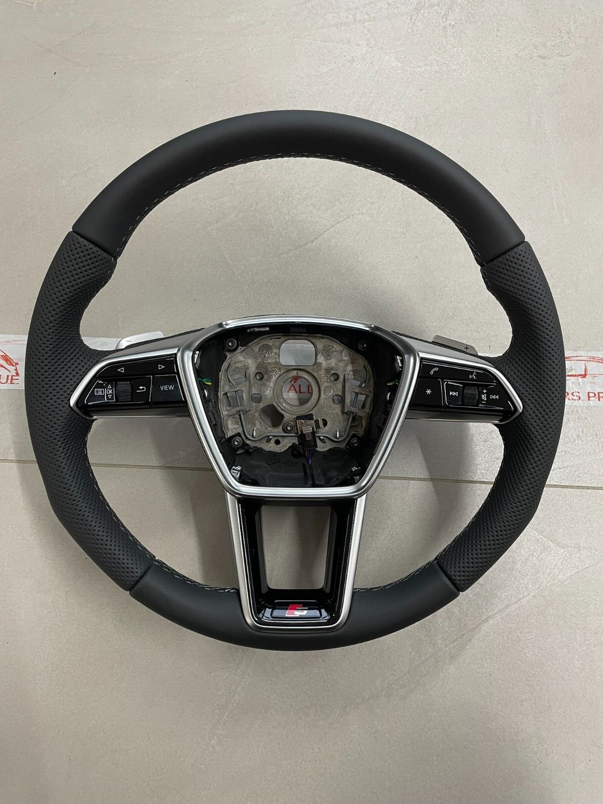 AUDI S6,A6,A7,A8 C8 SPORT LEDER LENKRAD S GELOCHT - Fast Neu-Dem v Neu Wagen...