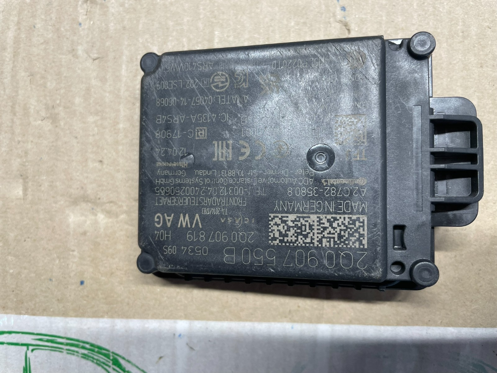AUDI VW ŠKODA ACC RADARSENSOR 2Q0907550B DEMONTIERT VON NEUEM STOßFANGER ORIG ! - Obrázek 10