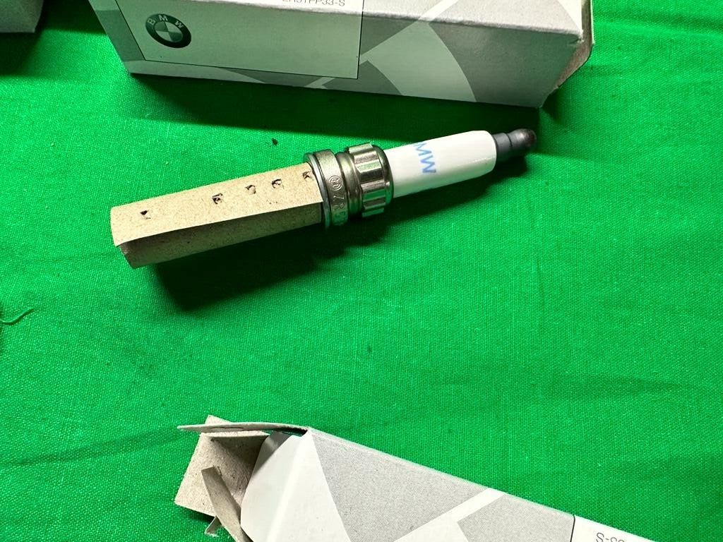 BMW 1,2,3,4,5,6,7,X3,X4,X5,X6 ZÜNDKERZE HOHE ENERGIE 12120037582 ORIG.NEU!!! - Obrázek 3