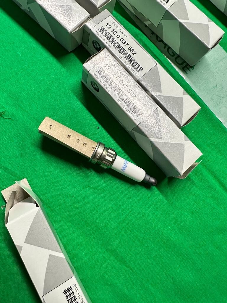 BMW 1,2,3,4,5,6,7,X3,X4,X5,X6 ZÜNDKERZE HOHE ENERGIE 12120037582 ORIG.NEU!!! - Obrázek 6