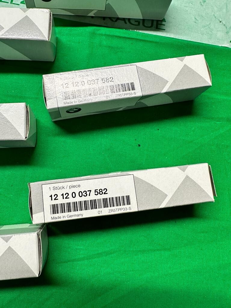 BMW 1,2,3,4,5,6,7,X3,X4,X5,X6 ZÜNDKERZE HOHE ENERGIE 12120037582 ORIG.NEU!!! - Obrázek 8