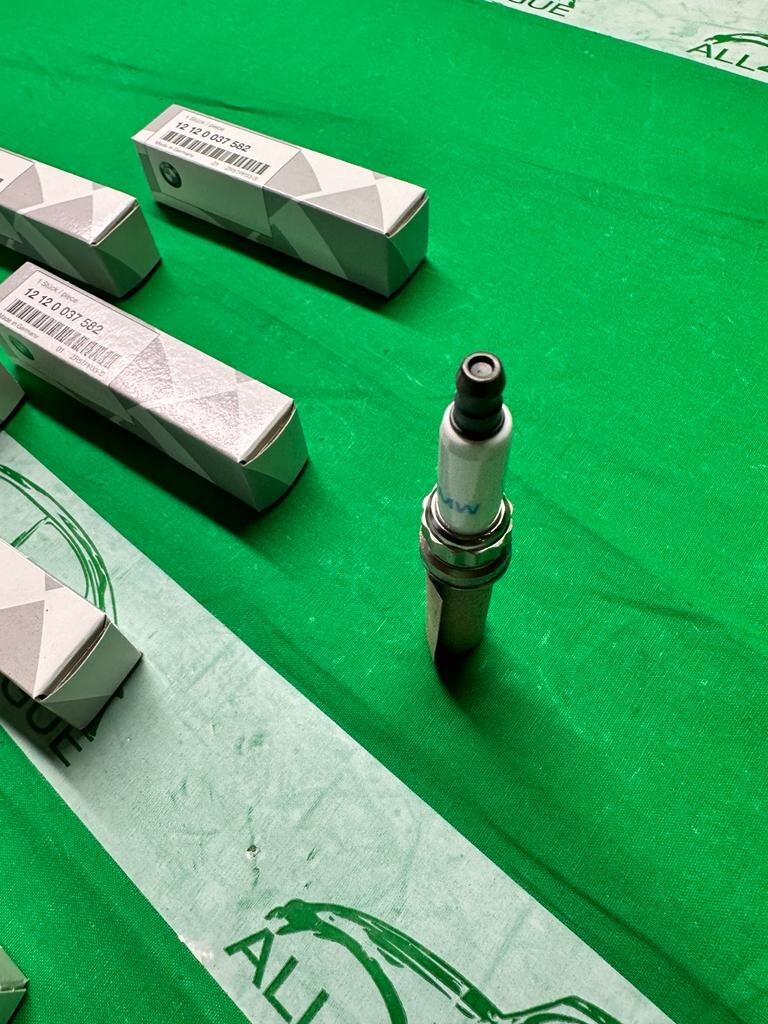 BMW 1,2,3,4,5,6,7,X3,X4,X5,X6 ZÜNDKERZE HOHE ENERGIE 12120037582 ORIG.NEU!!! - Obrázek 10