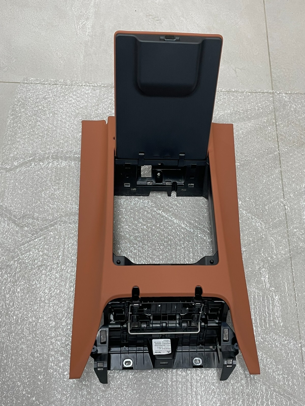 MERCEDES-BENZ S-KLASSE W223 V223 ABLAGEFACH A2239700701 SIENA BRAUN ORIG. DEMONT - Obrázek 7