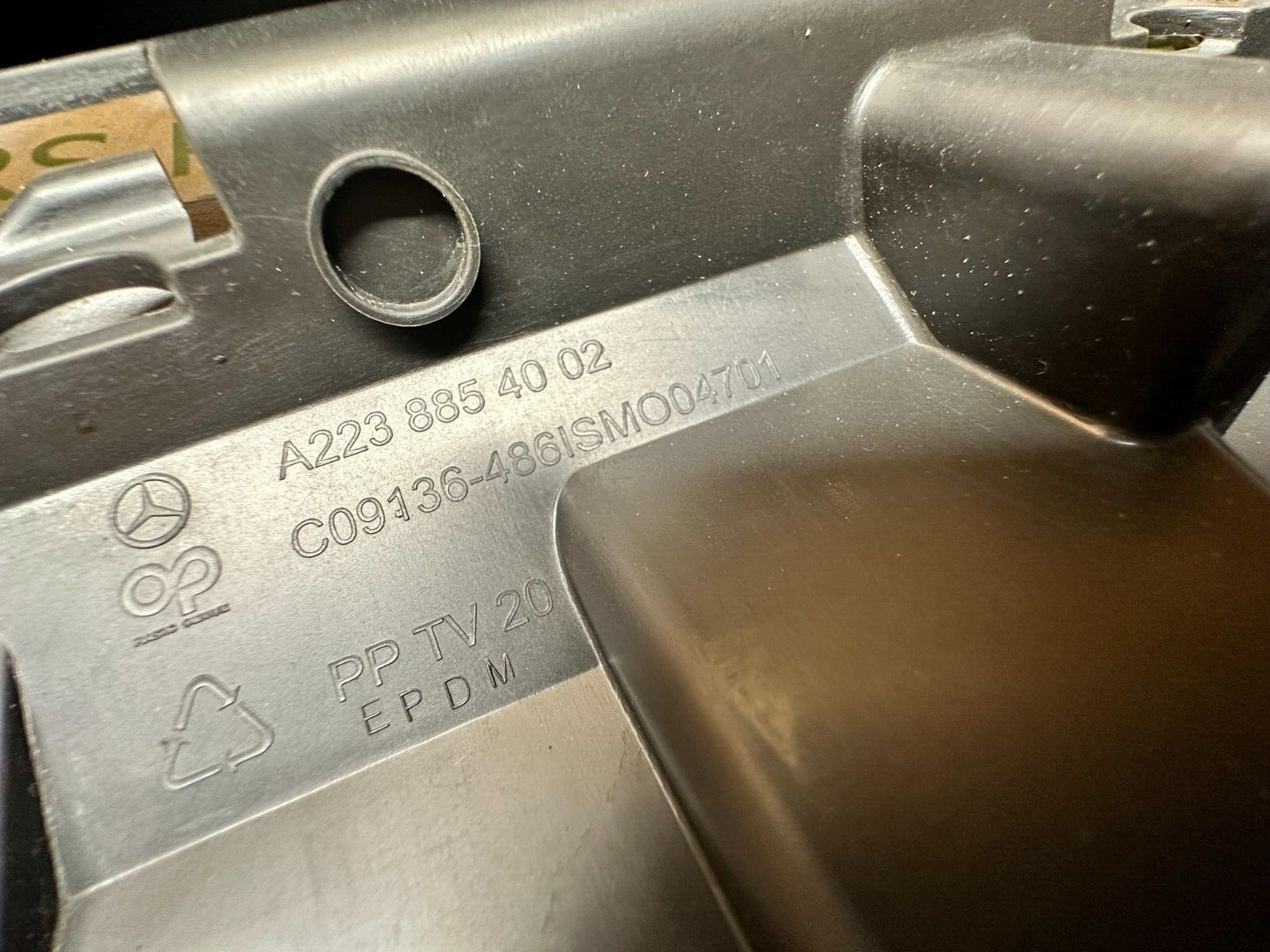 MERCEDES S-KLASSE W223 HALTER HINTERER STOßSTANGE A2238854002 MITTE ORIGINAL - Obrázek 7