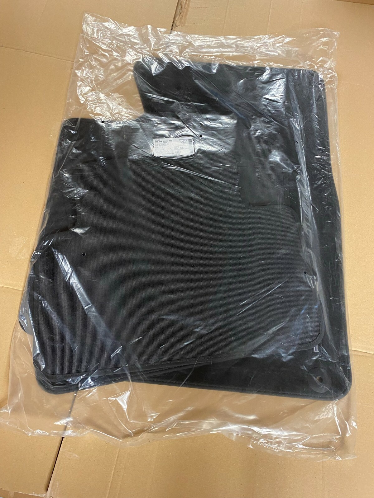 PORSCHE MACAN FUSSMATTEN 4 TEILE SCHWARZ 95B864435D ORIGINAL PORSCHE TEIL NEU - Obrázek 4