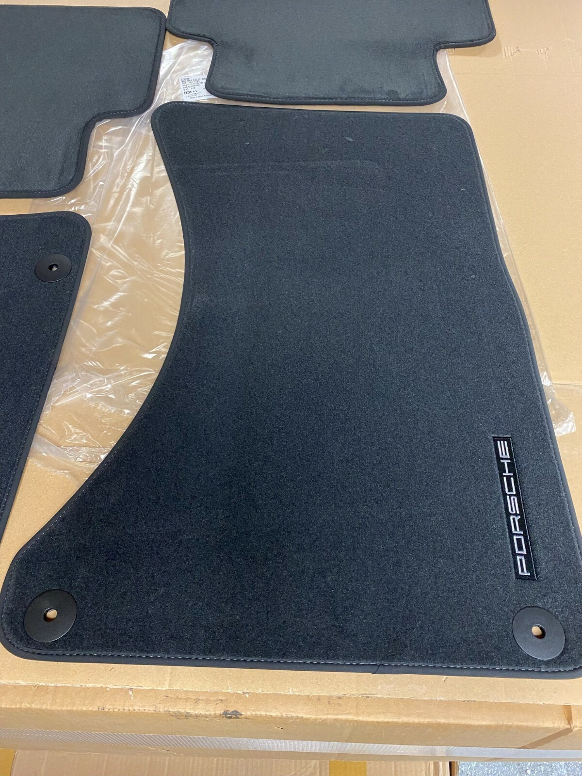 PORSCHE MACAN FUSSMATTEN 4 TEILE SCHWARZ 95B864435D ORIGINAL PORSCHE TEIL NEU - Obrázek 6