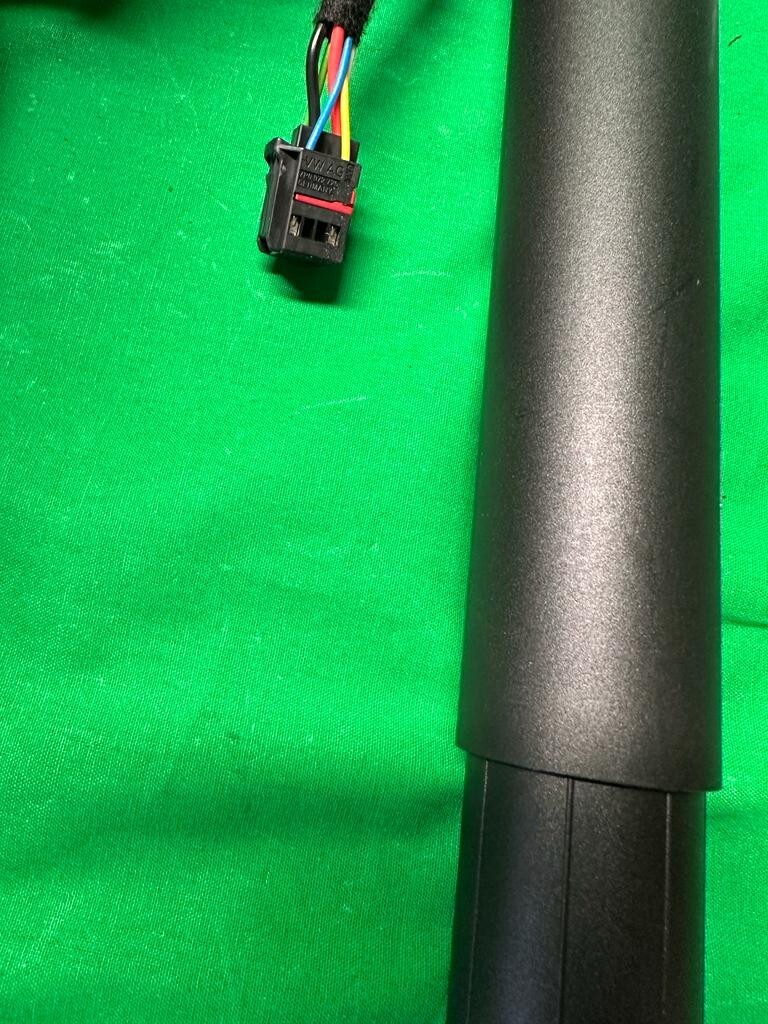 SKODA SUPERB ELEKTRISCHE ANTRIEBSEINHEIT FÜR ELEKTRISCHE HECKLAPE 3V0827851C OE - Obrázek 5