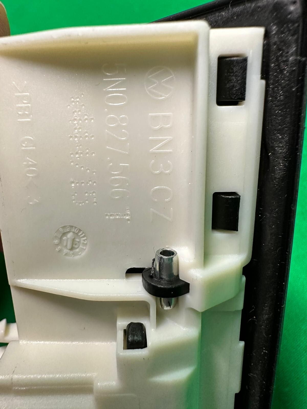 VW AUDI SEAT SKODA DRUCKTASTER KLAPPENSCHLOSS BETÄTIGUNG HECKKLAPPE ORIG.NEU!!! - Obrázek 15