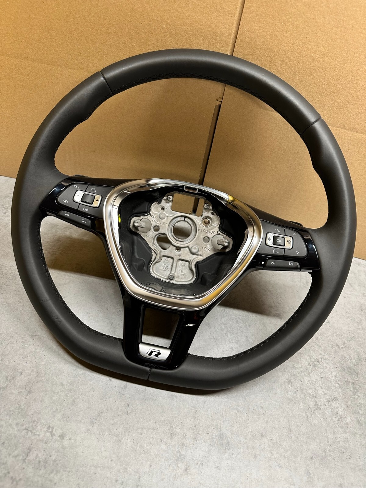 VW GOLF 7 VII PASSAT B8 MULTIFUNKTION LENKRAD DSG LEDER R-LOGO 5G0419091DM E74 - Obrázek 3