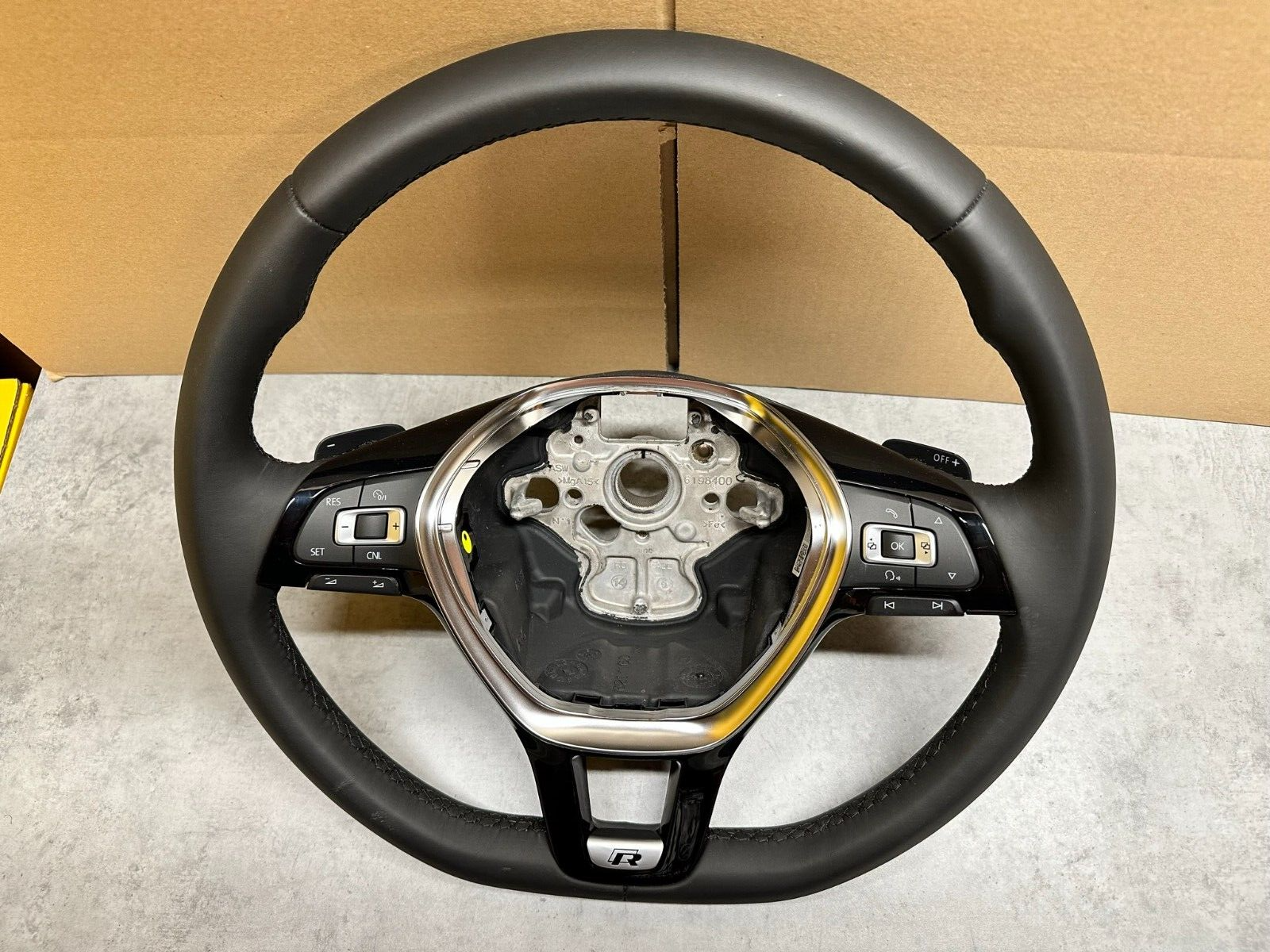 VW GOLF 7 VII PASSAT B8 MULTIFUNKTION LENKRAD DSG LEDER R-LOGO 5G0419091DM E74