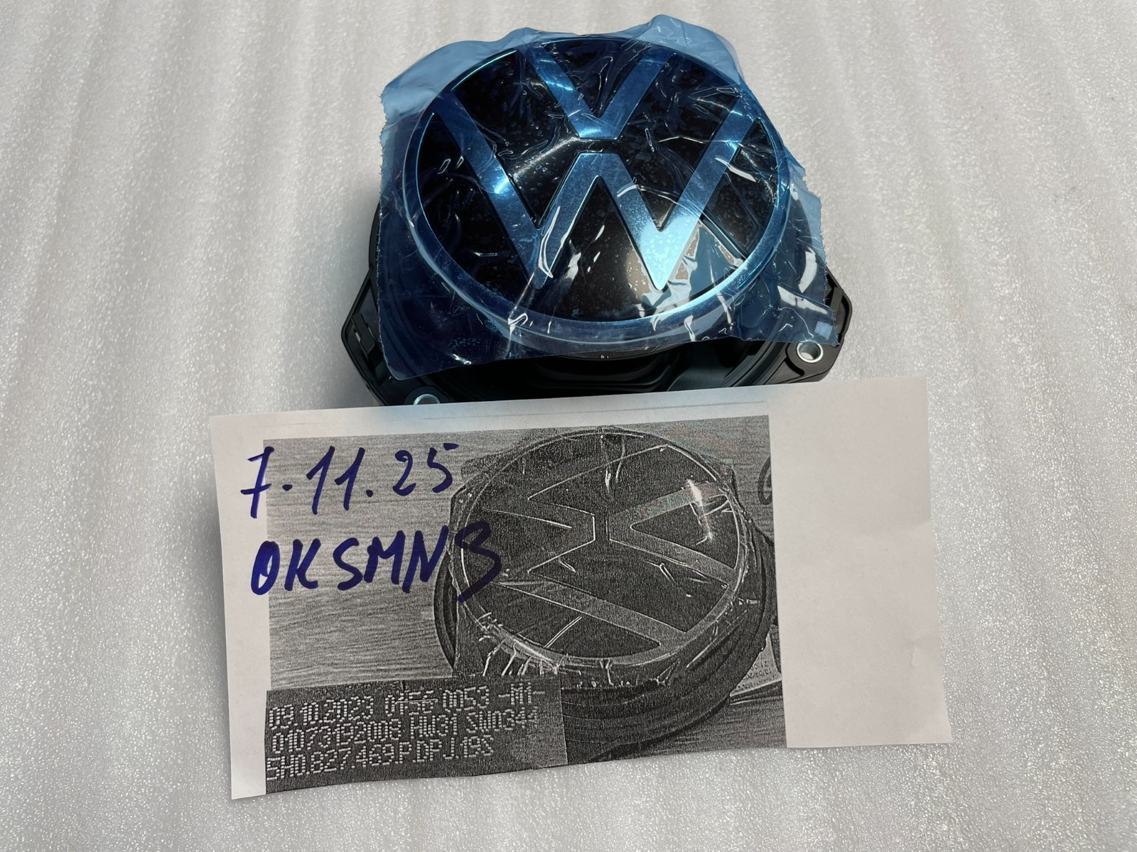 VW GOLF 8 HINTERE TÜRSCHLIESSE LOGO MIT KAMERA MIT MIKROSCHALTER 5H0827469P NEU - Obrázek 23