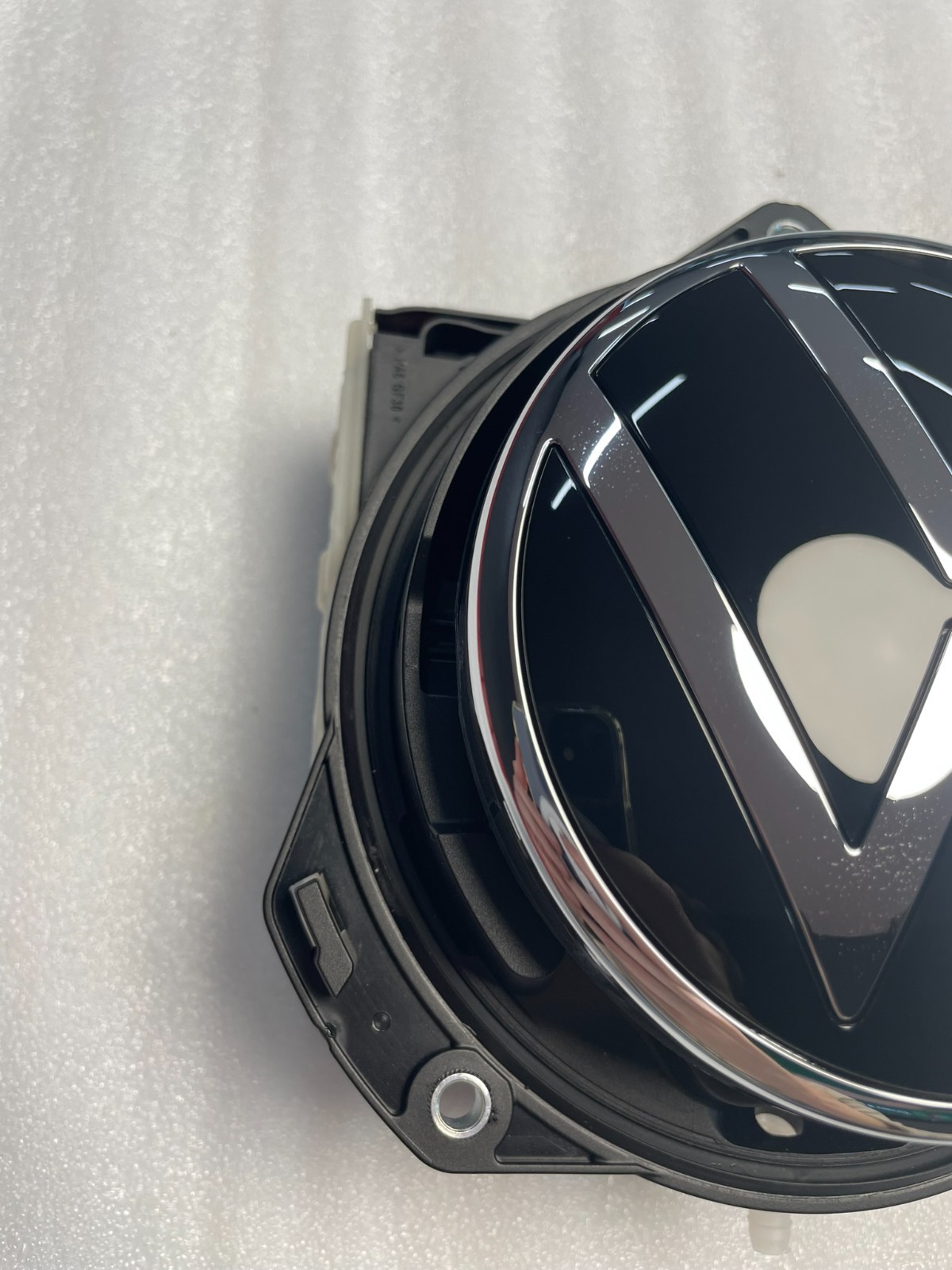 VW GOLF 8 HINTERE TÜRSCHLIESSE LOGO MIT KAMERA MIT MIKROSCHALTER 5H0827469P NEU - Obrázek 9