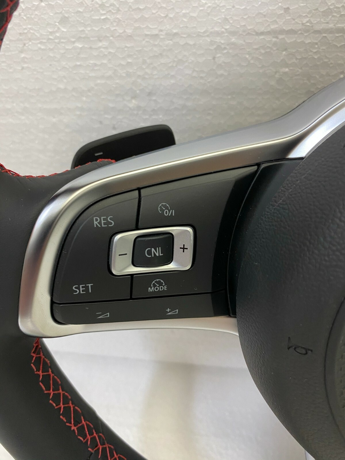 VW GTI MULTIFUKTIONAL LENKRAD KOMPLET MIT SCHALTWIPPEN 2Q0419091CJ ORIG. NEU!! - Obrázek 5