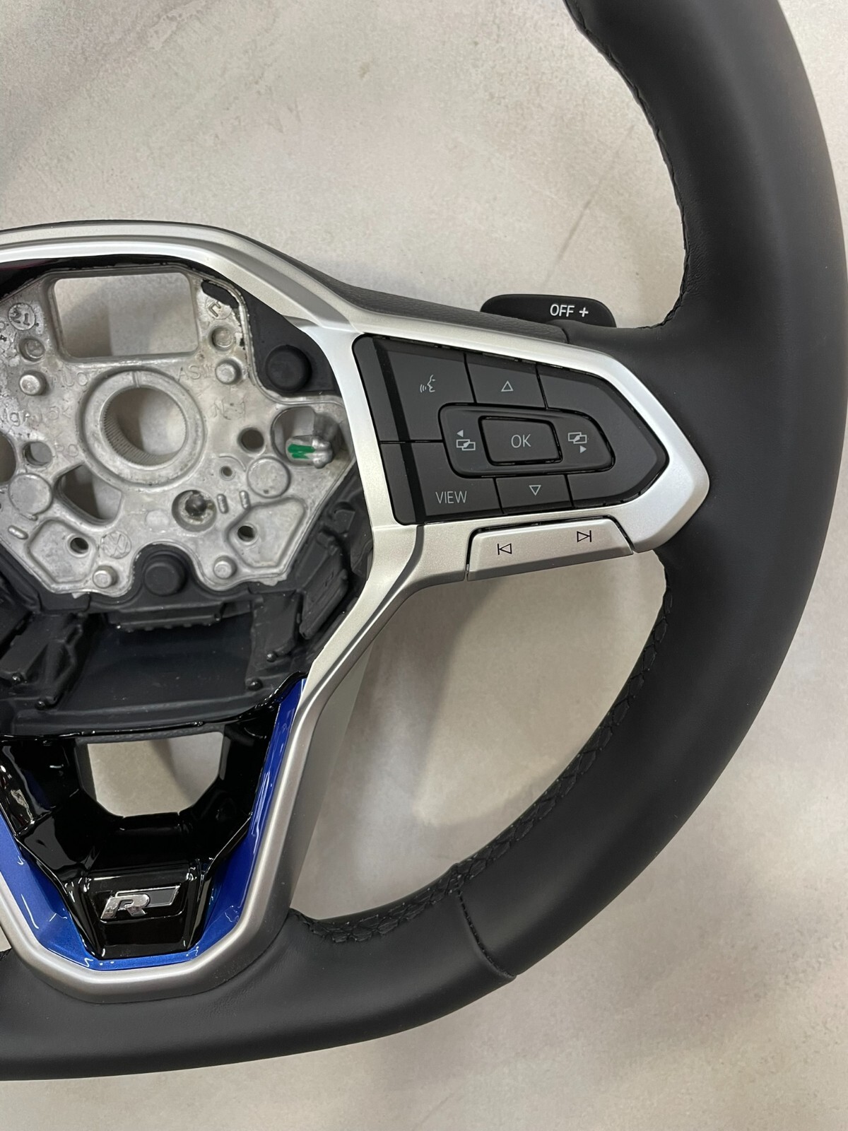 VW PASSAT ARTEON TIG..SPORT LENKRAD ABGEFLACHT LEDER R-LOGO 2G0419089C Fast Neu - Obrázek 4