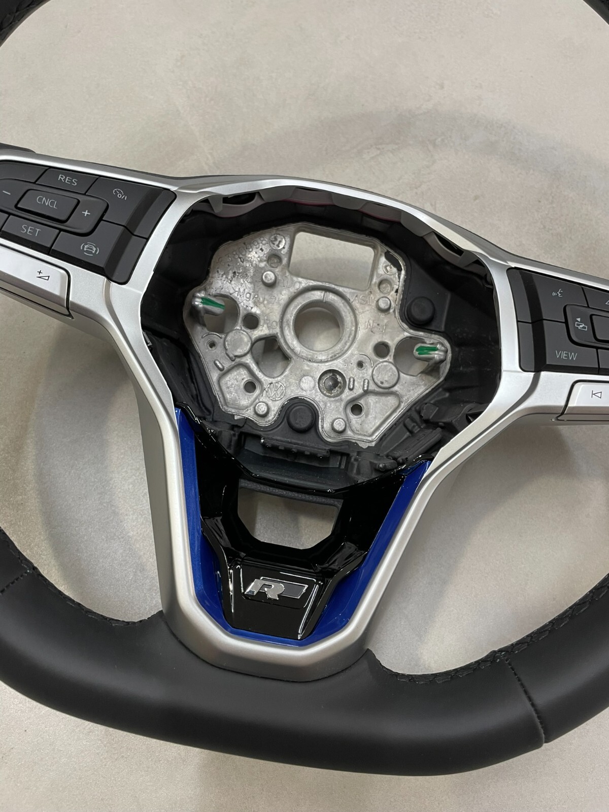 VW PASSAT ARTEON TIG..SPORT LENKRAD ABGEFLACHT LEDER R-LOGO 2G0419089C Fast Neu - Obrázek 5