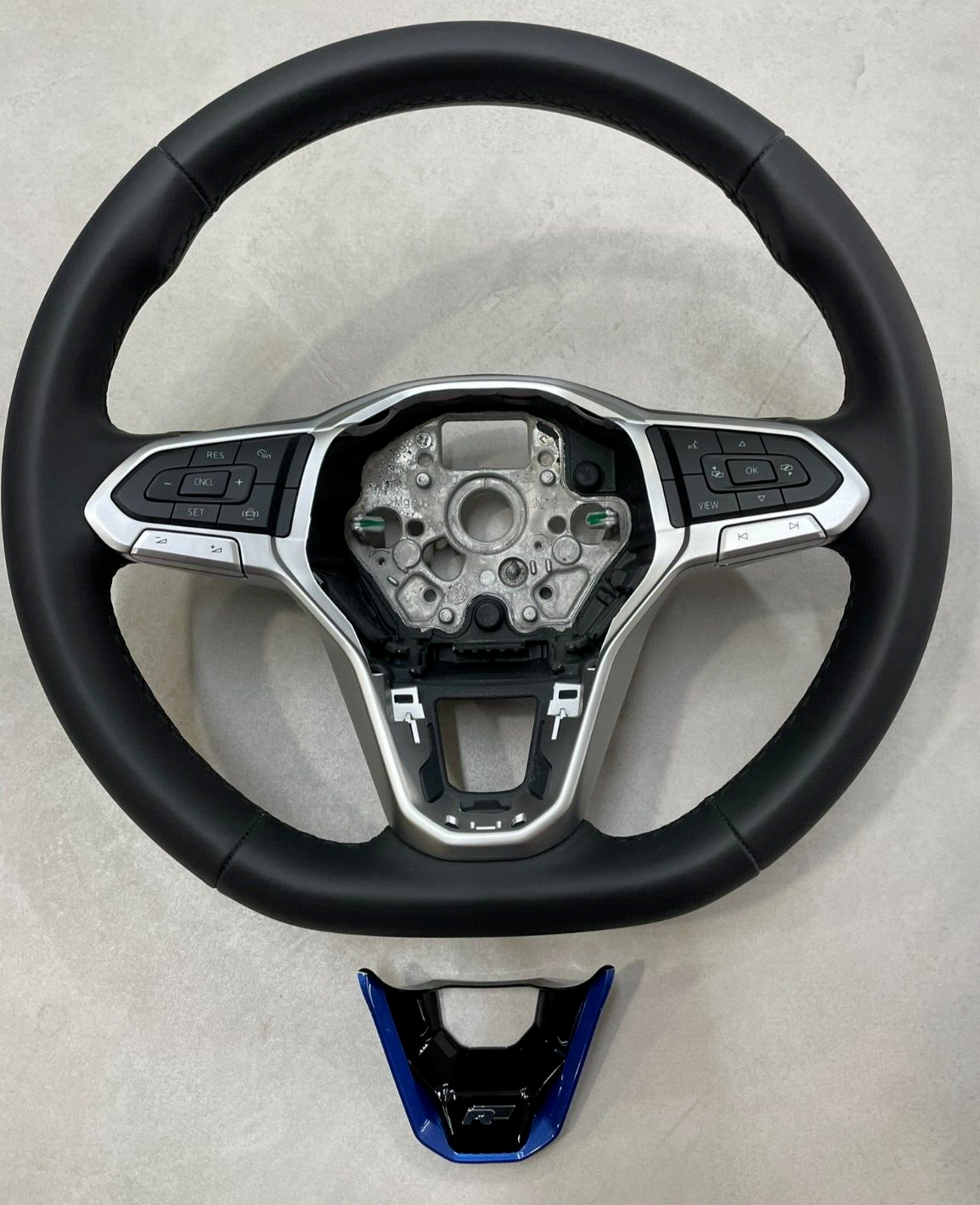 VW PASSAT ARTEON TIG..SPORT LENKRAD ABGEFLACHT LEDER R-LOGO 2G0419089C Fast Neu