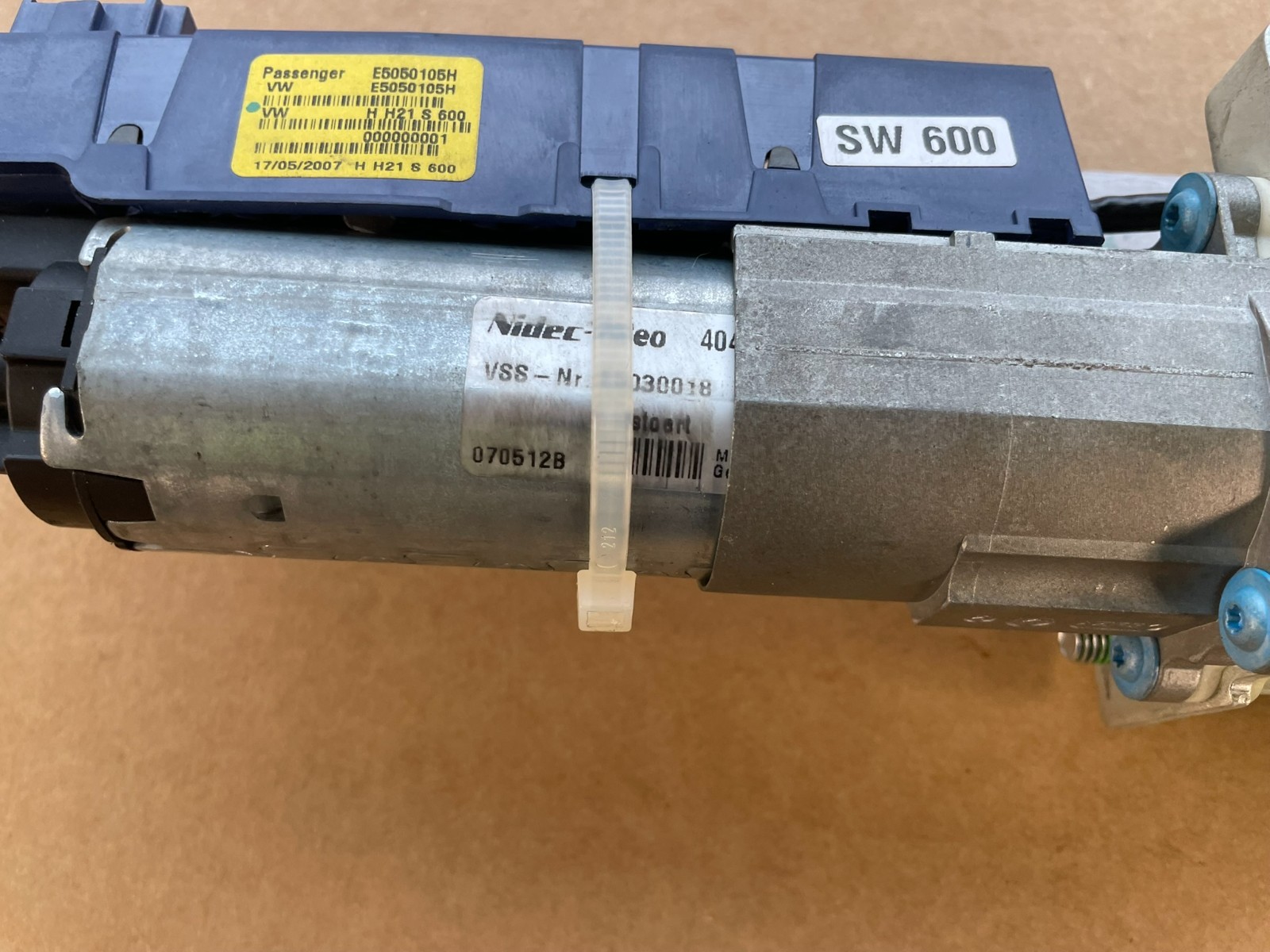 VW PASSAT VARIANT HECKKLAPPE ANTRIEB ANTRIEBSMOTOR 3C9827384E DEM VOM TEST CAR! - Obrázek 8