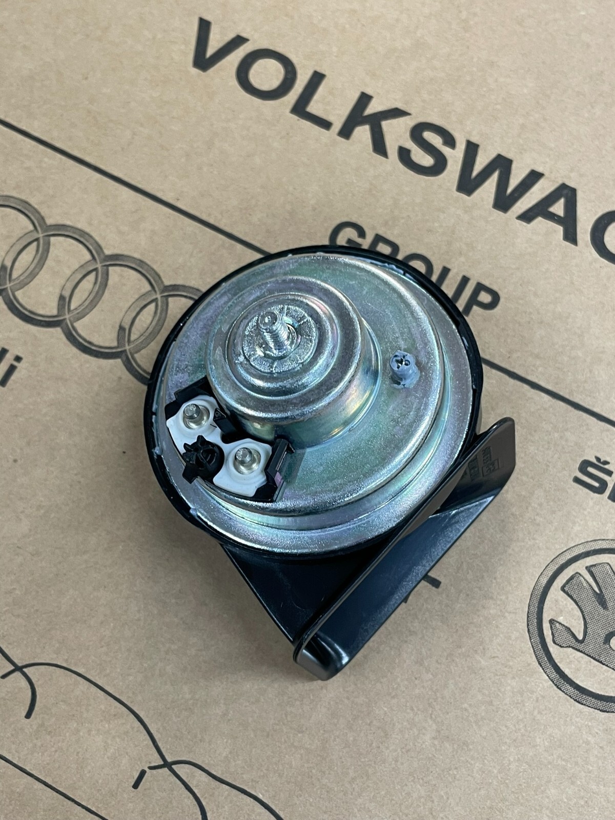 VW SKODA HUPE TIEFTON SIGNALHORN HORN 5Q0951221 = 2Q0951221 Fast Neu d vTest Car - Obrázek 7