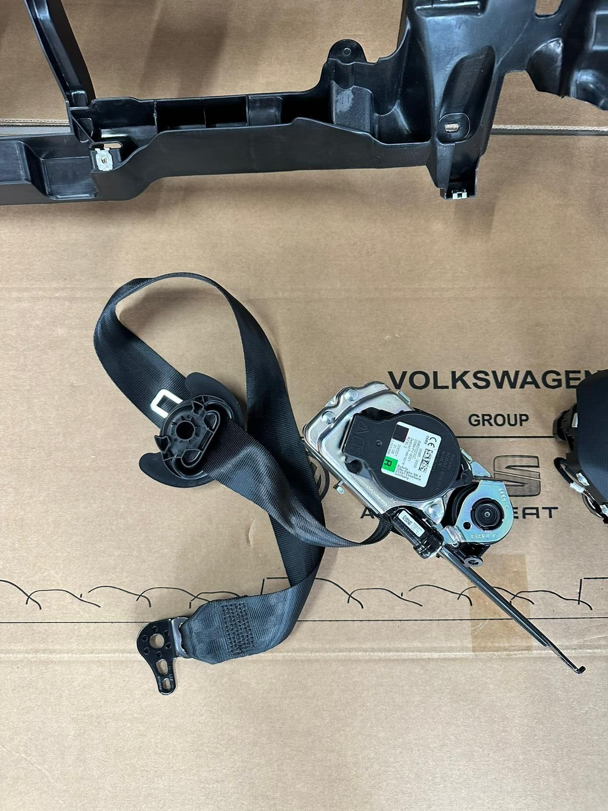 VW TIGUAN 2020-2023 SCHALTTAFEL HUD-DASHBOARD HUD 5NB 857 003 N + GURTEN+AIRBAG - Obrázek 11
