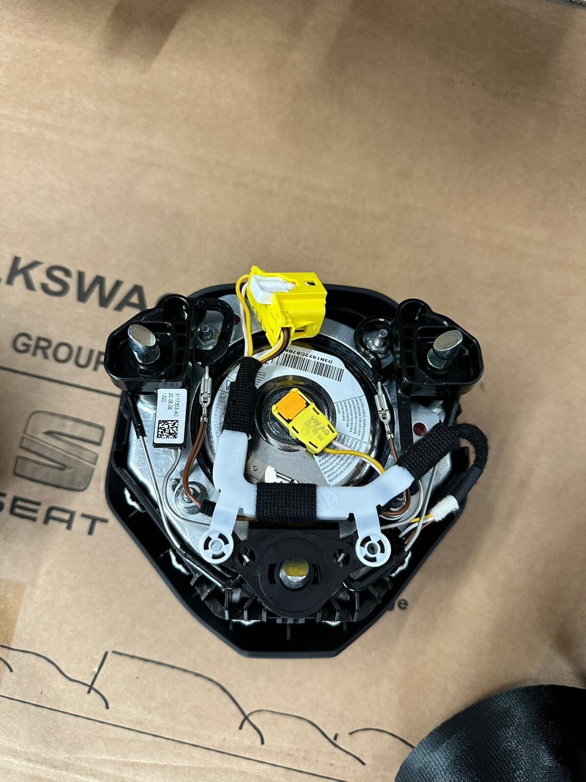 VW TIGUAN 2020-2023 SCHALTTAFEL HUD-DASHBOARD HUD 5NB 857 003 N + GURTEN+AIRBAG - Obrázek 8