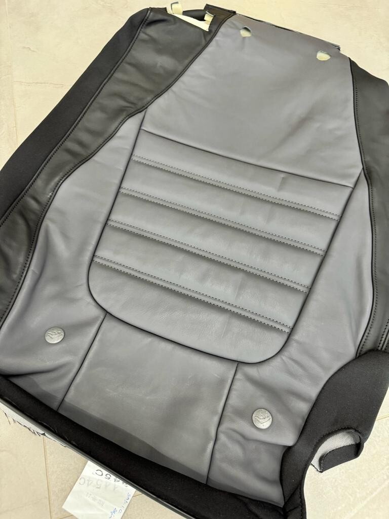 VW TOUAREG 7P SITZBEZUG LEDER BEZUG GELOCHT SCHWARZ-GRAU SITZ HINTEN ORIG.NEU !! - Obrázek 7