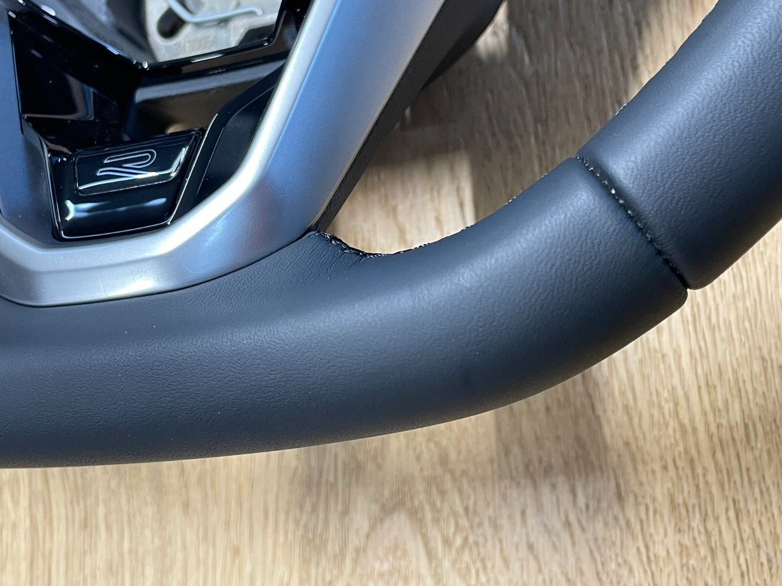 VW TOUAREG MULTIFUNKTIONS LEDER LENKRAD SPORT "R" 760419089Q FAST NEU TEST CAR - Obrázek 16