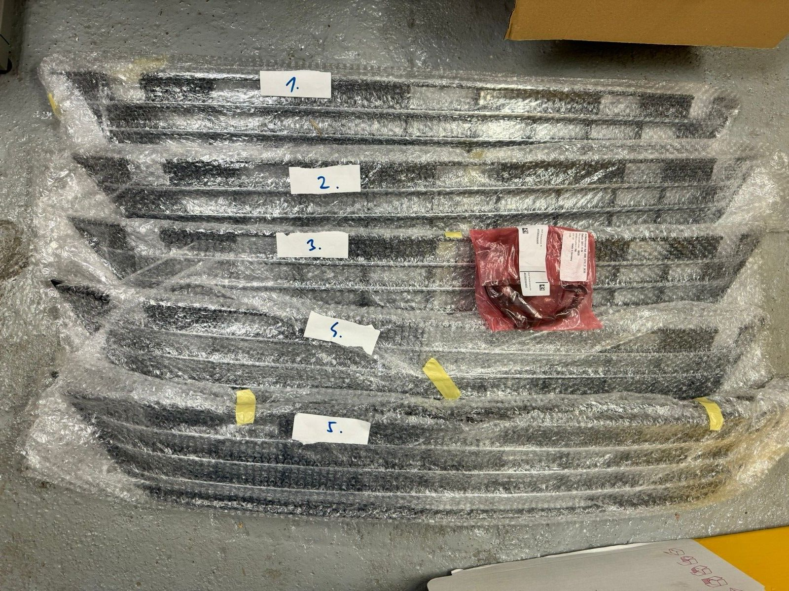 VW TOUAREG R 7P KÜHLERGRILL 5X 7P6853671J RYP + KOMFORTÖFFNER SENSOR 3AA962243E - Obrázek 3