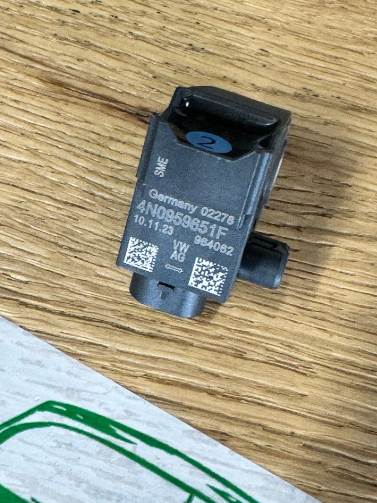 4N0959651F AUDI Q7, VW TOUAREG CRASHSENSOR FÜR FUSSGÄNGERSCHUTZ 4N0959651F NEU !